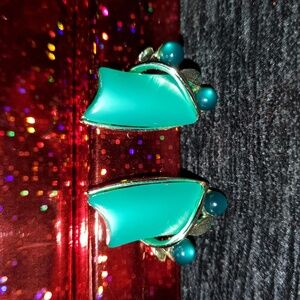 Vintage Green LUCITE Clip On Screw Back Silver Tone Earrings Signed STAR